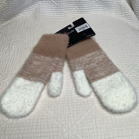 Cuddl Duds NWT Tan and White Ombré Fuzzy Warm mittens - Picture 6 of 8